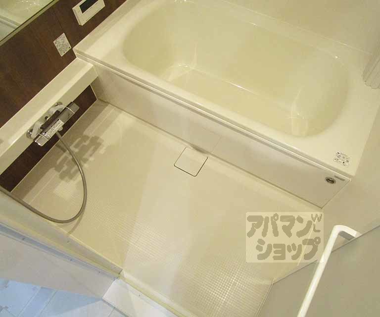 バス・シャワールーム　２０１号室の写真です。