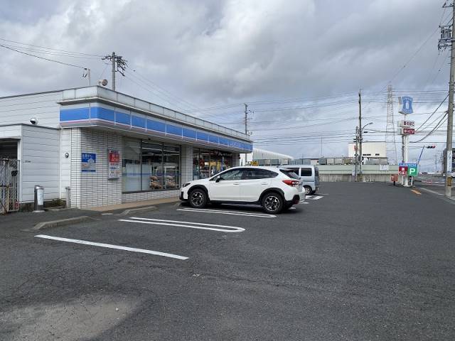 コンビニ　ローソン四日市別名店（コンビニ）まで537m