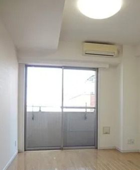 居室・リビング　別部屋の写真を使用しております。