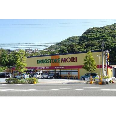 ドラックストア　ドラッグストアモリ 滑石店（ドラッグストア）まで724m