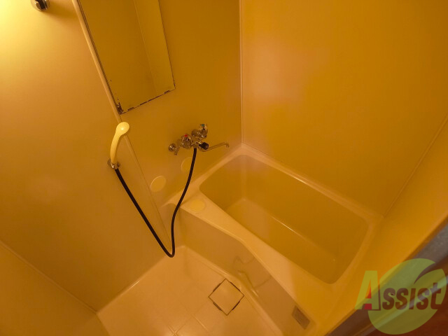 バス・シャワールーム　お風呂になります。一日の疲れを癒してくださいね。