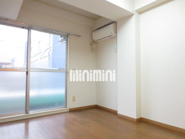 居室・リビング　６帖の居室です。