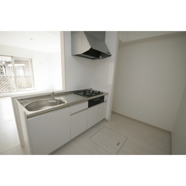 キッチン　同間取り１０１号室の写真