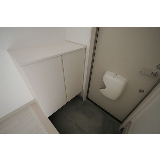 玄関　同間取り１０１号室の写真