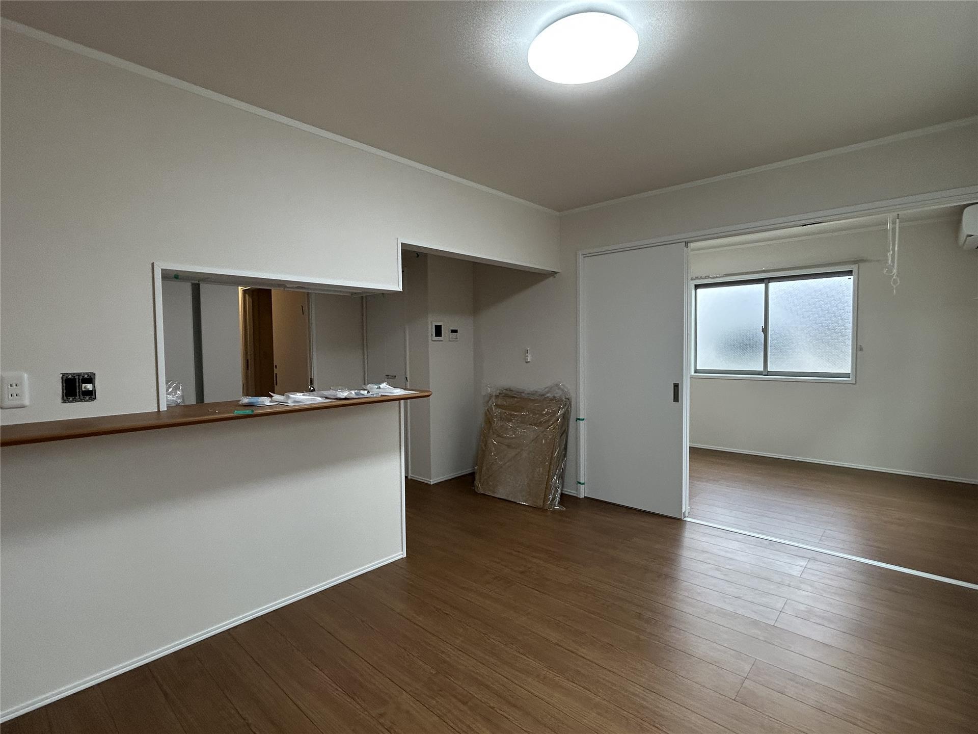 居室・リビング　同タイプ反転写真です。