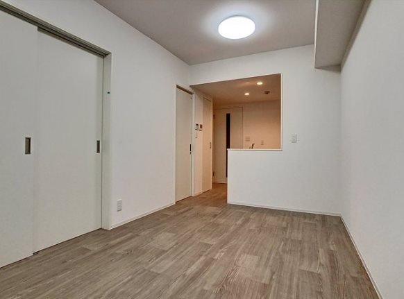 居室・リビング　リビング　※別号室参考写真