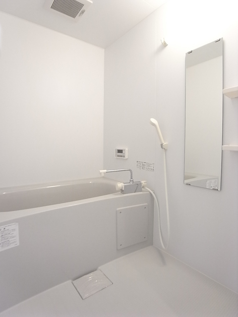 バス・シャワールーム　追焚機能付きのお風呂場。