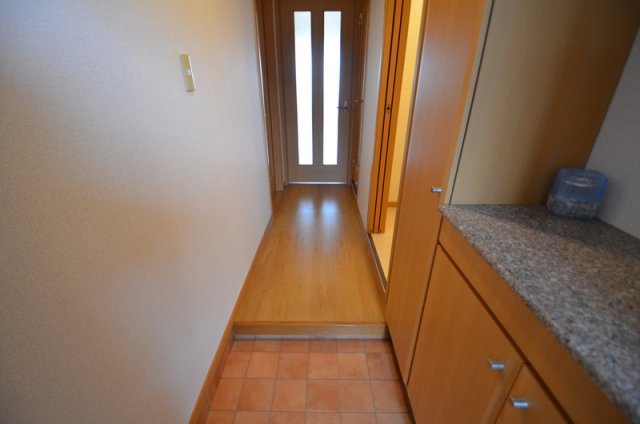 玄関　収納付玄関