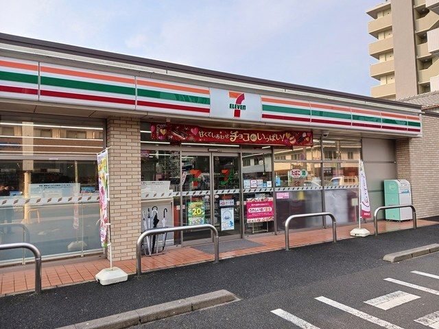 コンビニ　セブン-イレブン 亀岡駅前店（コンビニ）まで1000m