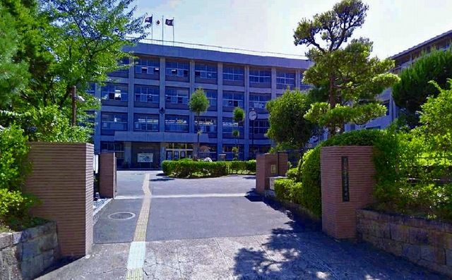 中学校　亀岡中学校（中学校）まで800m