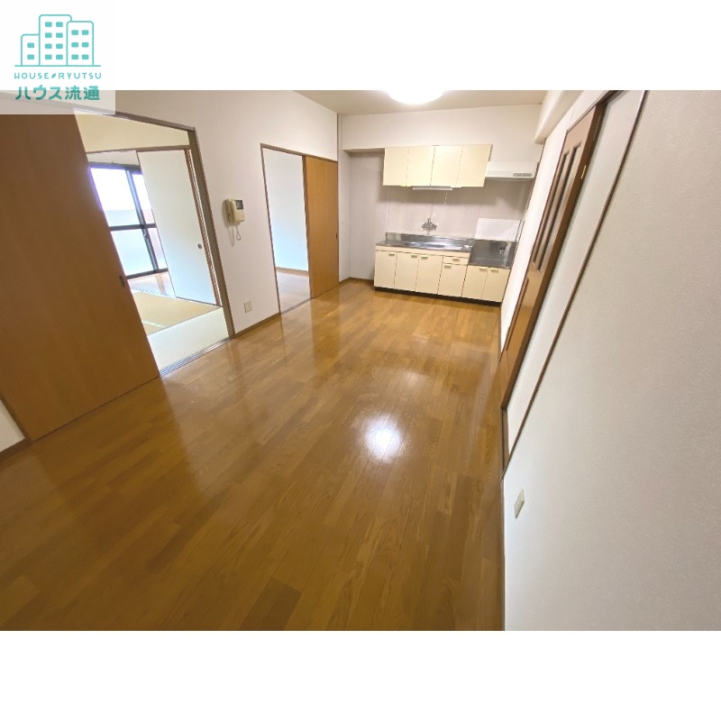 居室・リビング　※別号室の写真になります。