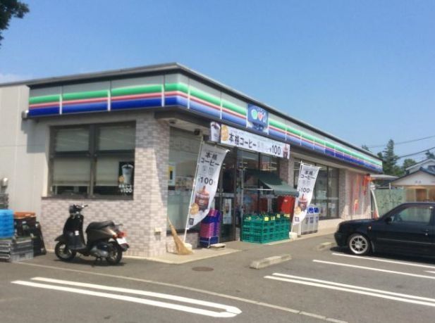 コンビニ　スリーエフ（コンビニ）まで688m