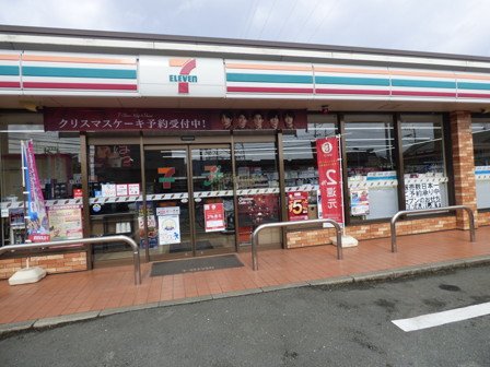 コンビニ　セブン－イレブン　菊陽新山１丁目店（コンビニ）まで488m