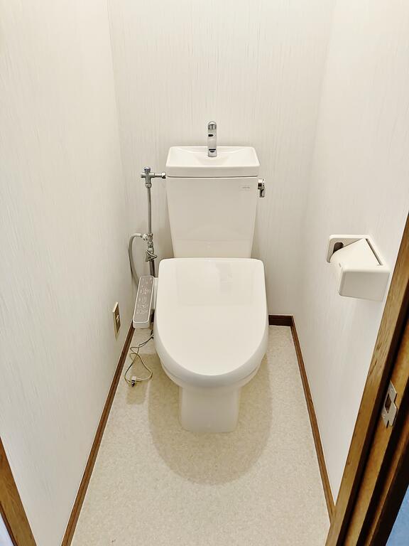 トイレ　シャワートイレ便座新設