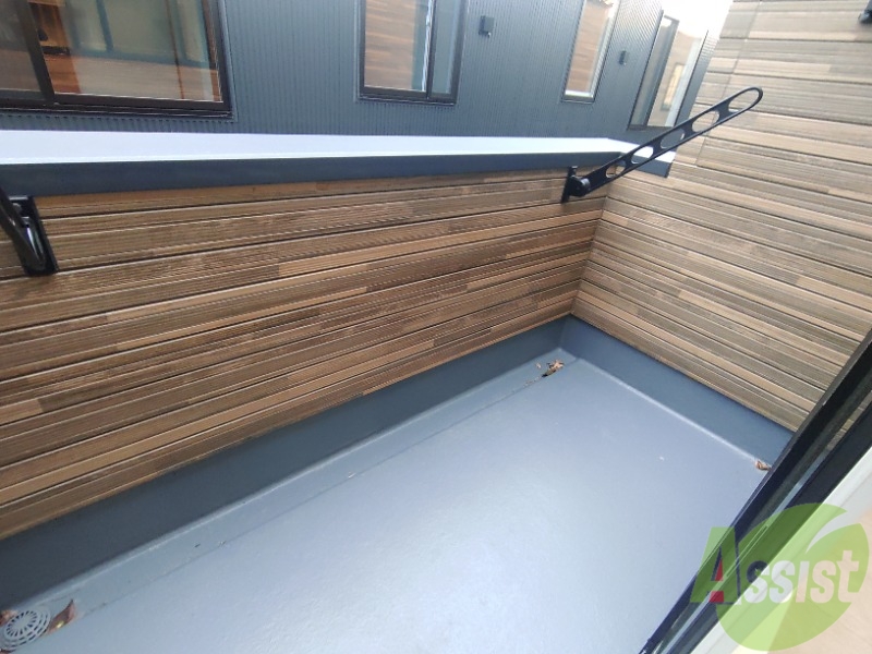 バルコニー　ベランダはよく日が当たり気持ちの良い空間です。