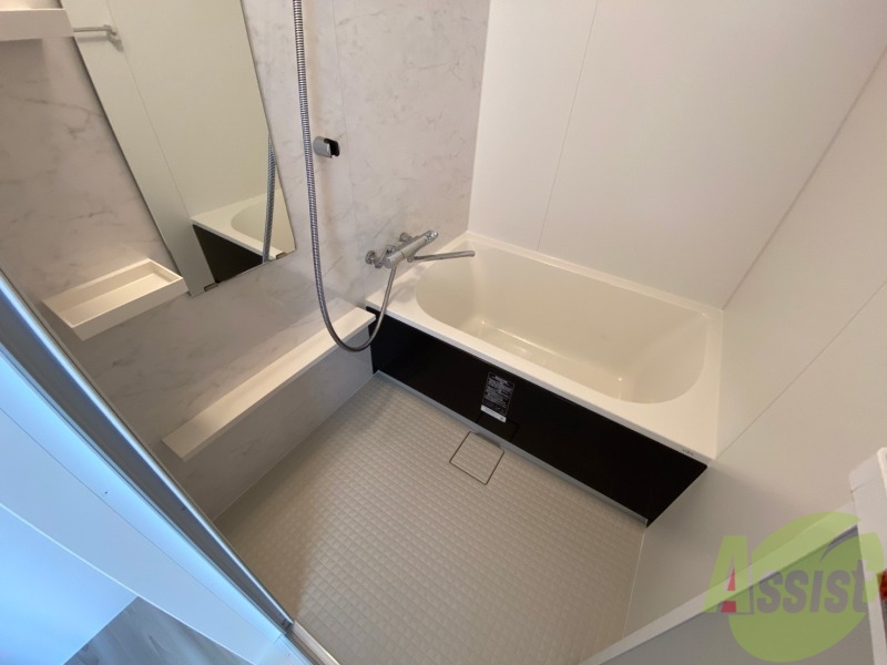 バス・シャワールーム　お風呂になります。一日の疲れを癒してくださいね。