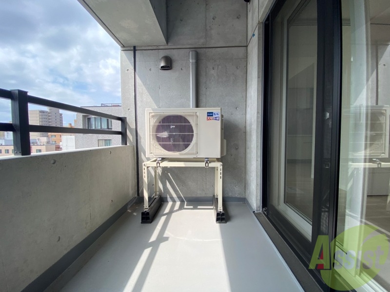 バルコニー　バルコニーは幅があり、広い印象を受けました。