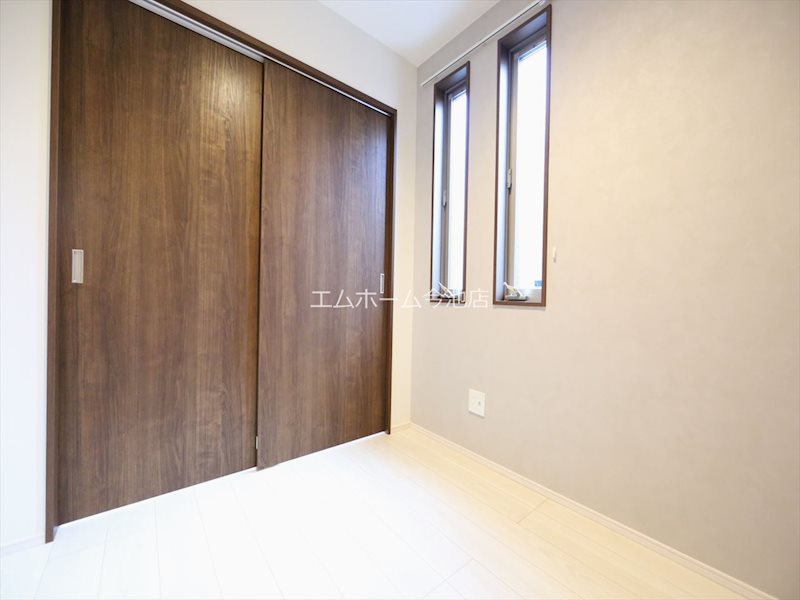 その他部屋・スペース　洋室3.3帖　換気良好　収納充実しています