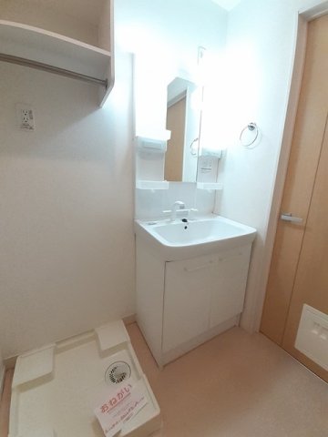 洗面設備　脱衣スペースもあります