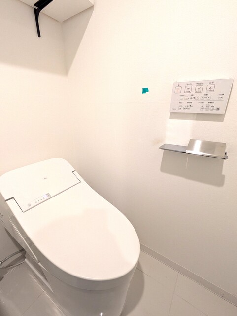 トイレ　◆トイレには快適な温水洗浄便座付き◆　※クリーニング前