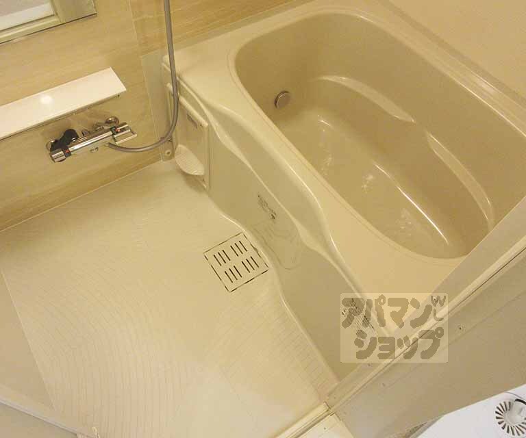 バス・シャワールーム　広めのお風呂です