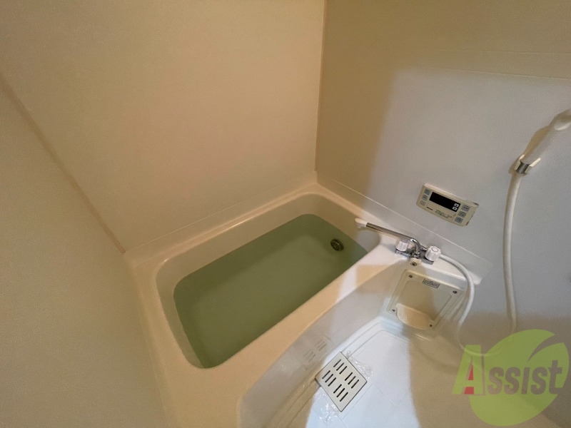 バス・シャワールーム　こちらはお風呂です。毎日の疲れをさっぱり流しましょう。