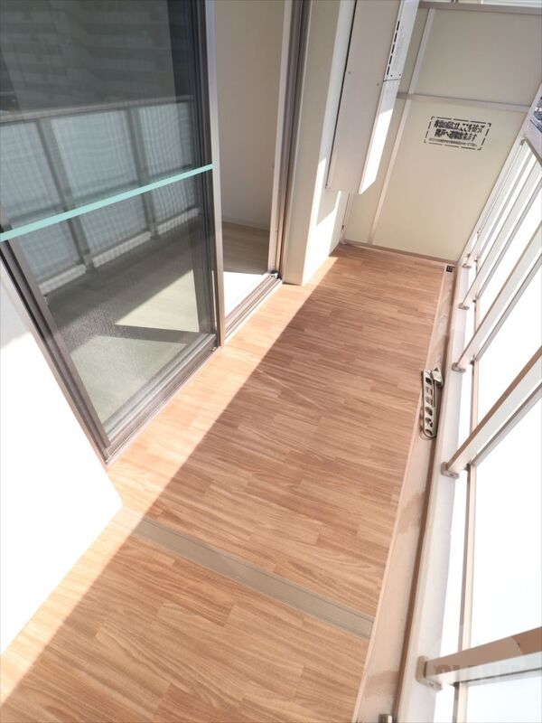 バルコニー　日当りの良いバルコニー