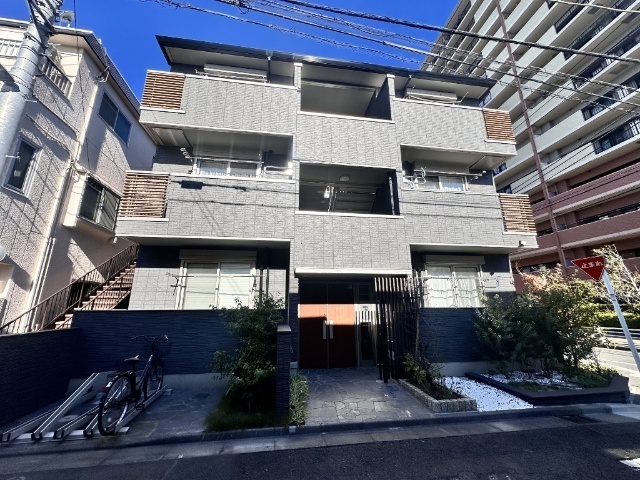 建物外観　オートロック完備