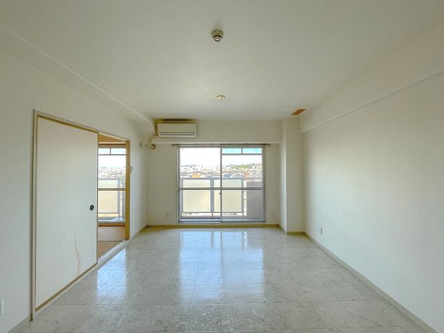 居室・リビング　（別部屋参考写真です）