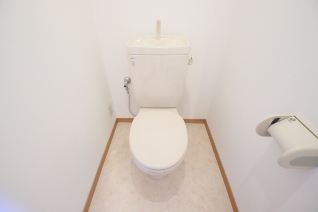 トイレ　※別室の参考写真の為、現況優先です。