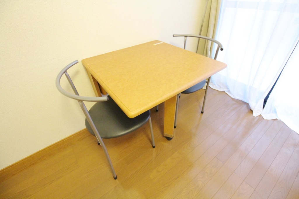 その他　テーブルを折りたためば、更にお部屋を広く使えます♪