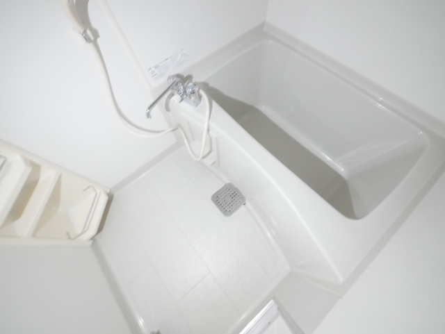 バス・シャワールーム　★鏡付の清潔感のあるバスルームです★