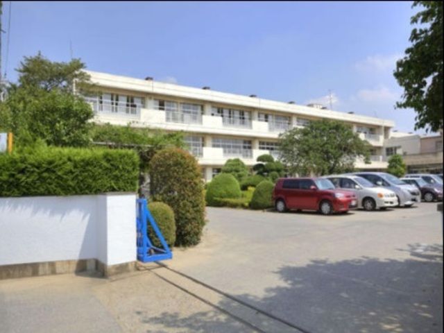 中学校　野田市立南部中学校（中学校）まで820m