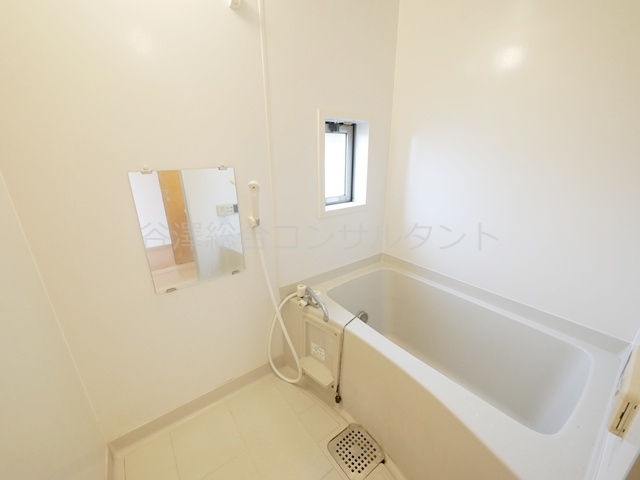 バス・シャワールーム　追い炊き機能、小窓付き