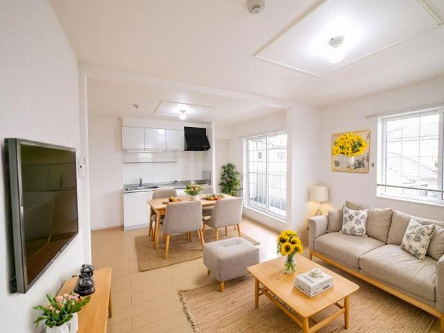 居室・リビング　CGで家具等を配置したもので家具等は含まれません