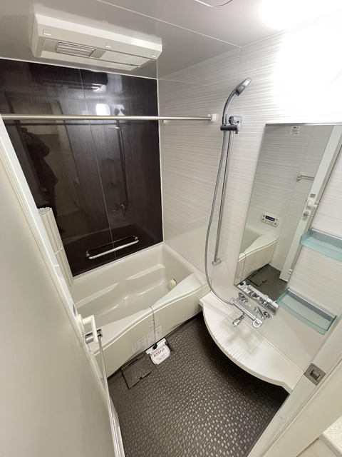 バス・シャワールーム　★浴室乾燥機付きのバスルーム★※同タイプ参考写真