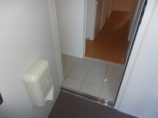 玄関　玄関（外）