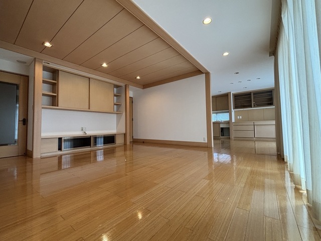 居室・リビング　♪Ｌ（１４．１畳）♪ＤＫ（１０畳）