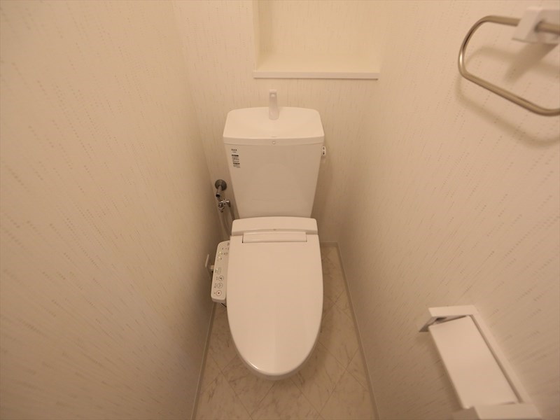 トイレ　温水洗浄暖房便座付トイレ