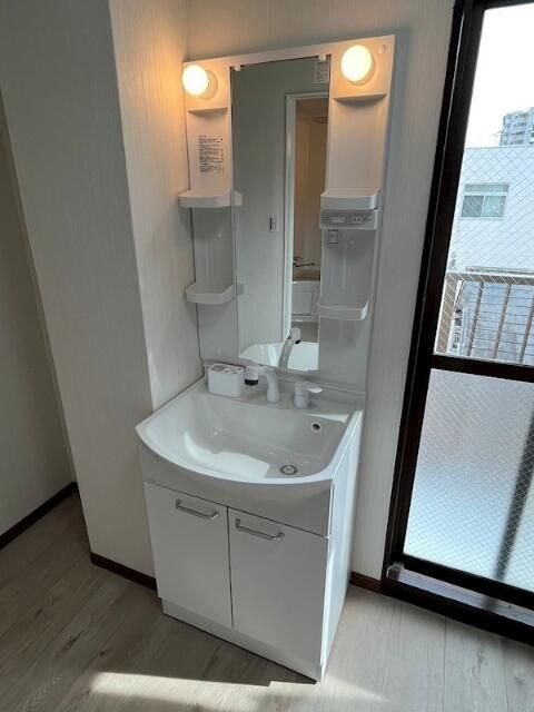 洗面設備　独立洗面台です