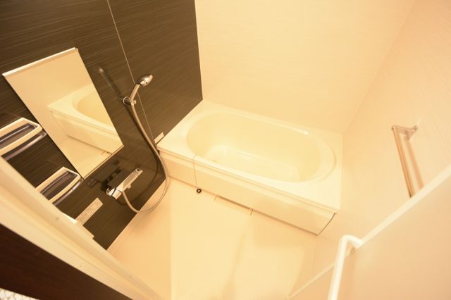 バス・シャワールーム　浴室乾燥機付きで便利です！