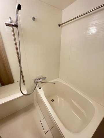 バス・シャワールーム　写真と現況が異なる場合は現況を優先いたします。