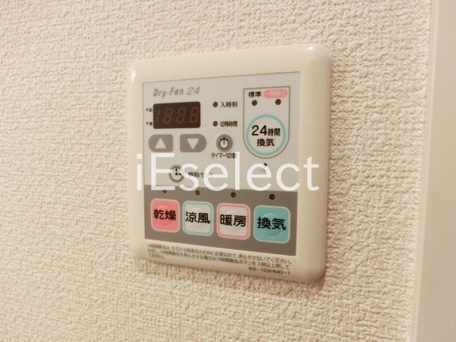 その他設備　雨の日に便利な浴室乾燥機付きです