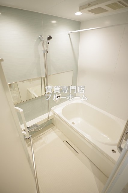 バス・シャワールーム　浴室乾燥機・追い炊き機能付きお風呂です！