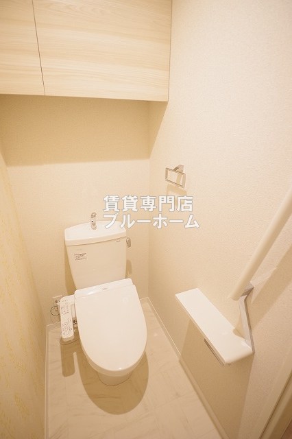 トイレ　温水洗浄便座付きのトイレです！