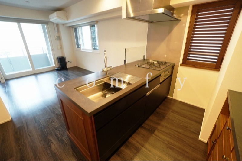 キッチン　高級感のあるシステムキッチン