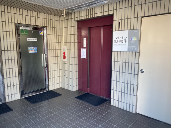 ロビー　エレベーター