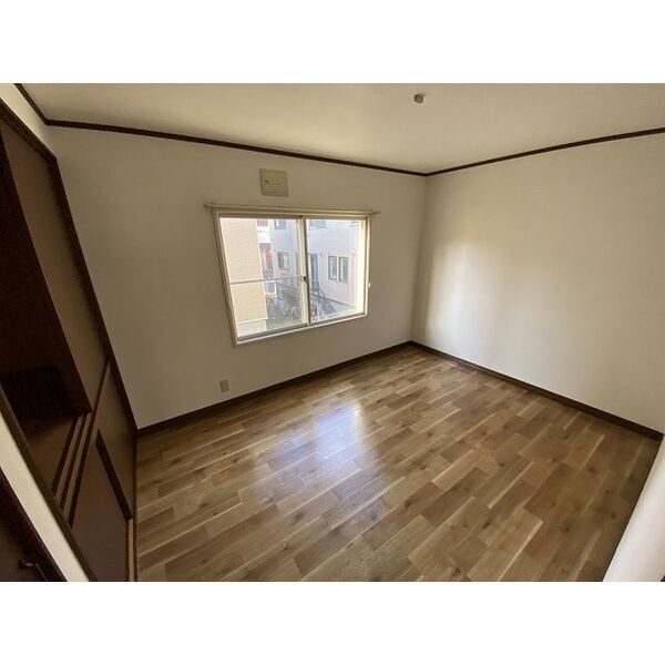 居室・リビング　コンパクトで使いやすい洋室です