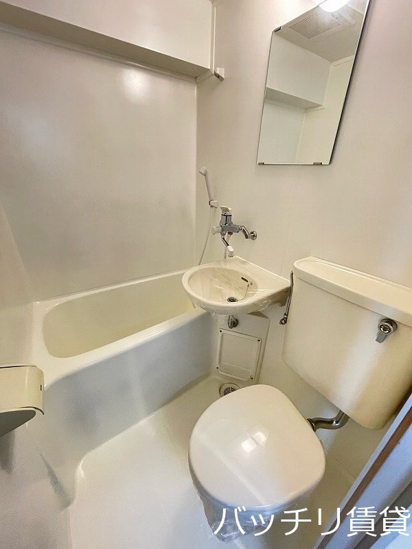 バス・シャワールーム　別号室タイプの為、現状を優先致します。