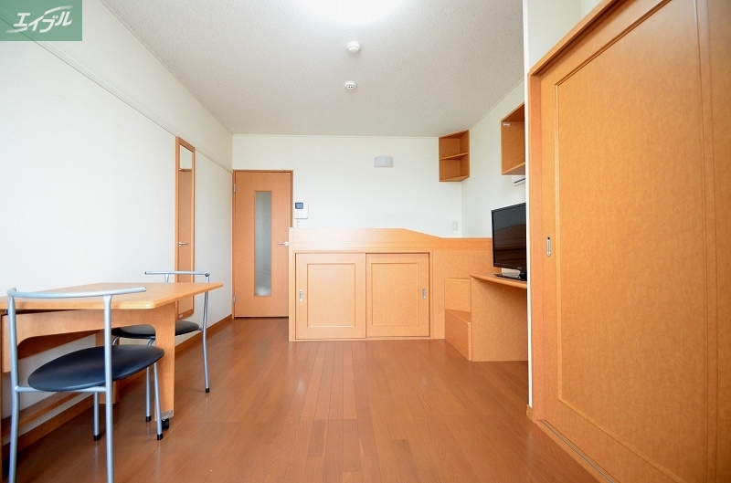 居室・リビング　備品や設備仕様は号室等により異なります現地をご確認ください。